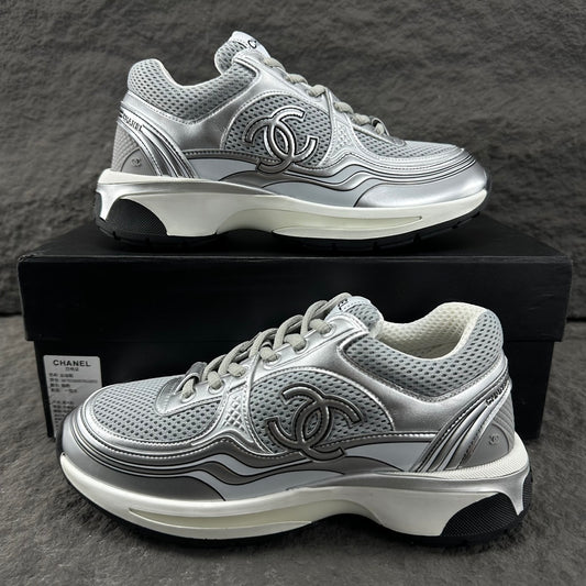 Chanel Trainers zilver
